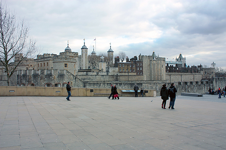 Выид на Тауэр со стороны Tower Hill