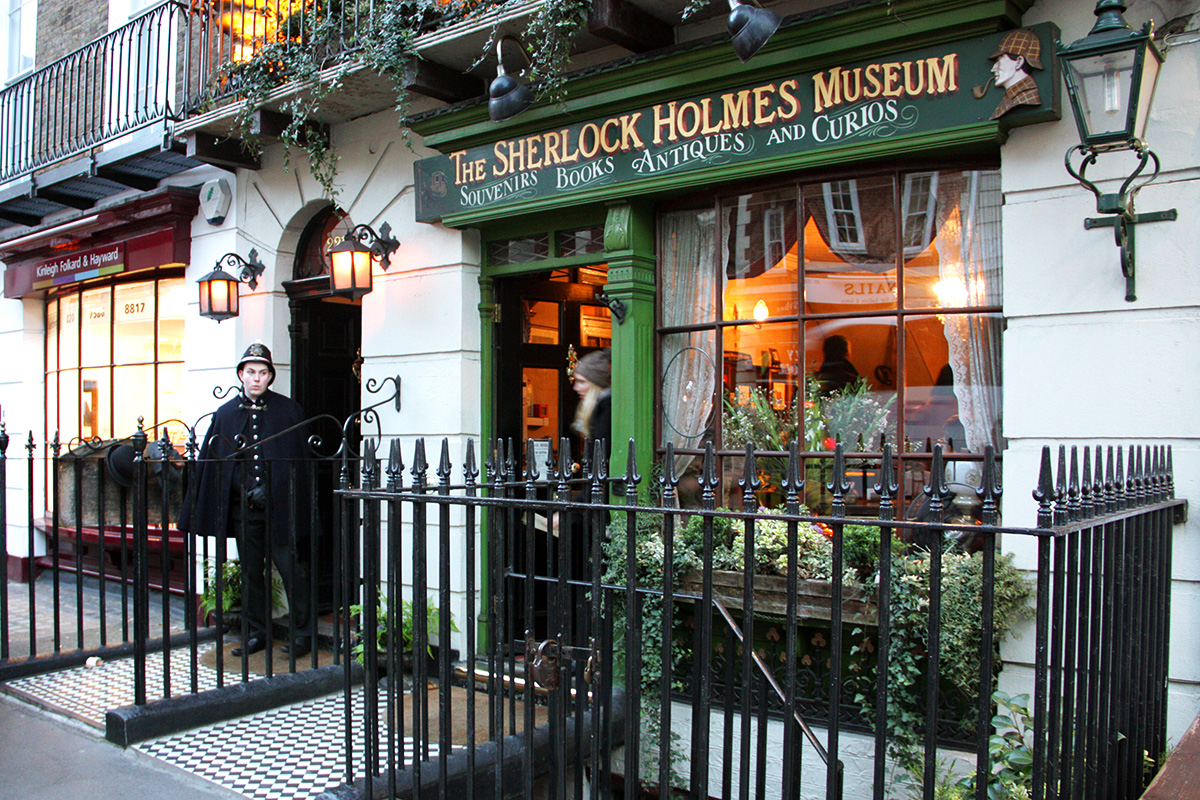 Знаменитые адреса. Улица Бейкер стрит в Лондоне 221b. Лондон Бейкер стрит 221 б. Лондон, Бейкер-стрит, 221б, музей Шерлока Холмса. Дом Шерлока Холмса в Лондоне Бейкер стрит.