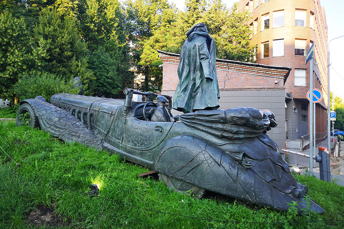 Скульптура Рукавишникова  Мастер и Маргарита в Москве